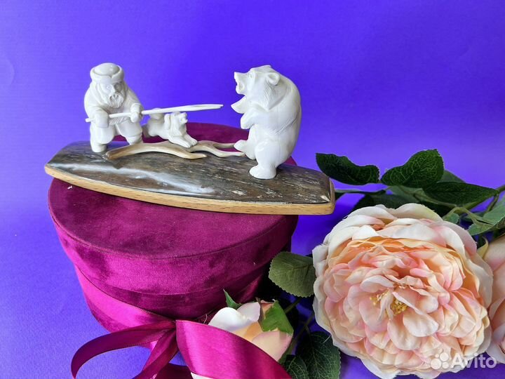 Скульптура 20см «охотник на медведя» Кугаевский