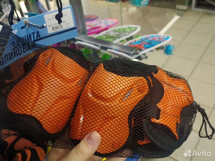 Защита для катания на роликах и скейтбордов