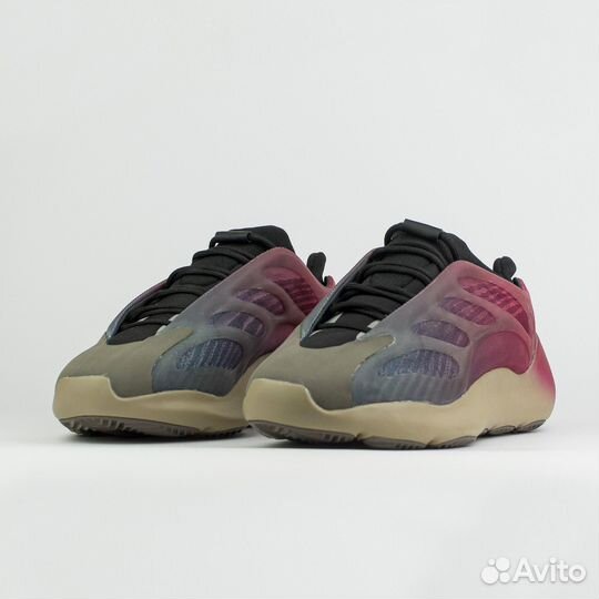Кроссовки Adidas Yeezy Boost 700 v3 Wmns Fade Carb