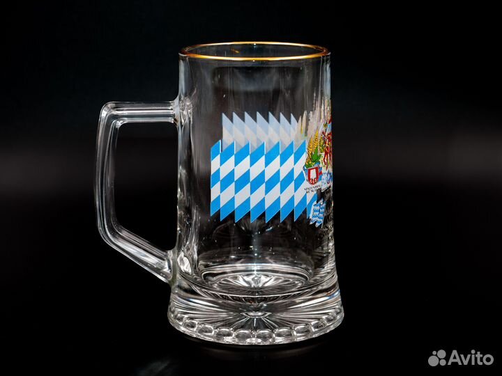 Две пивные кружки и оригинальный графин с чёртиком