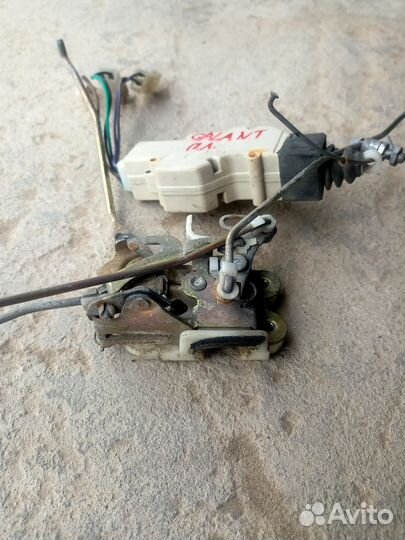 Замок передний левый Mitsubishi galant 6