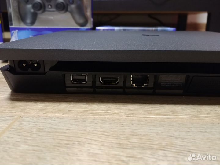 Sony PlayStation 4 Slim 1TB CUH-2208B+DualShock 4