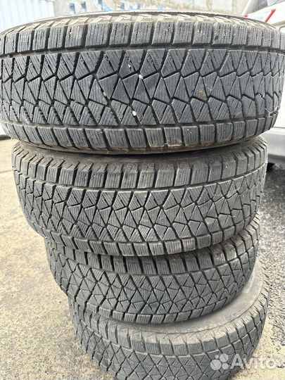 Bridgestone Blizzak DM-V2 225/65 R17