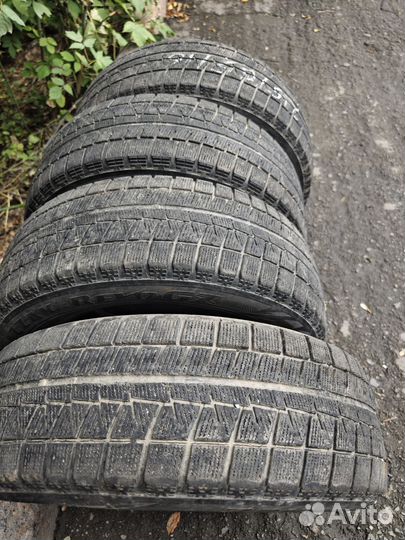 Bridgestone Blizzak Revo GZ 215/65 R16