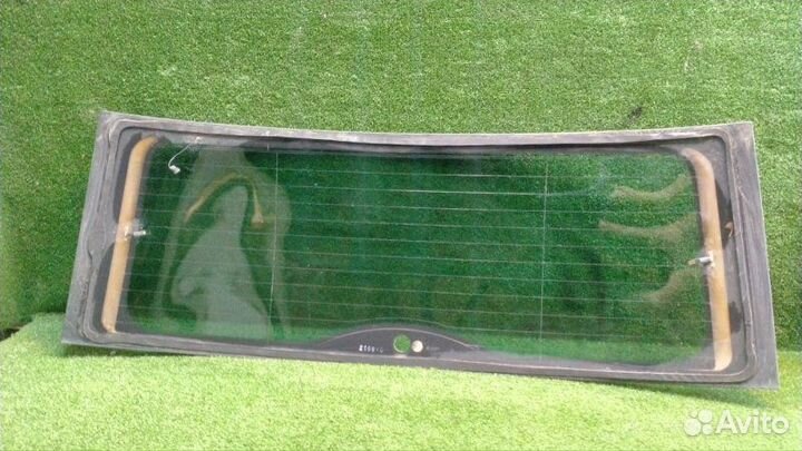 Стекло двери багажника Skoda Yeti 2009-2018