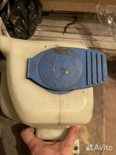 Продам бачок омывателя