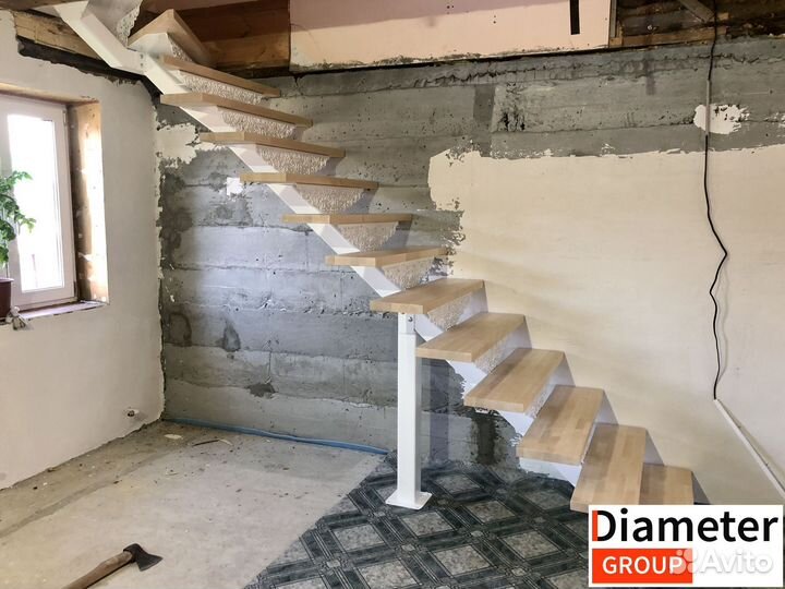 Парадная лестница между этажами