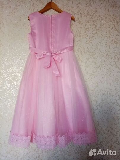 Платье для девочки, в отличном состоянии