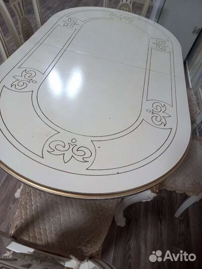 Кухонный стол и стулья