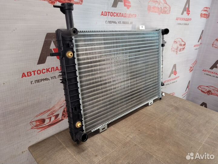 Радиатор двигателя Kia Sportage 2 2005-2010