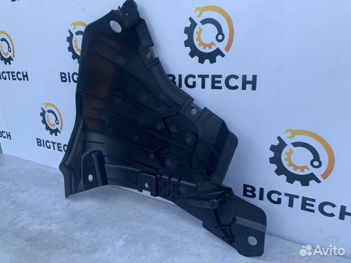 Защита бампера правая Mercedes W213 A2135200600