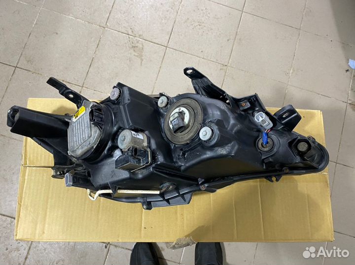 Левая фара Toyota Camry 55 ксенон адаптив оригинал