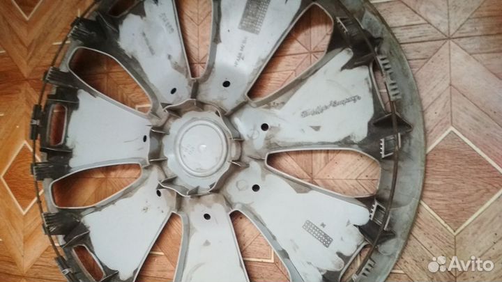 Балонный ключ новый и колпак Ford