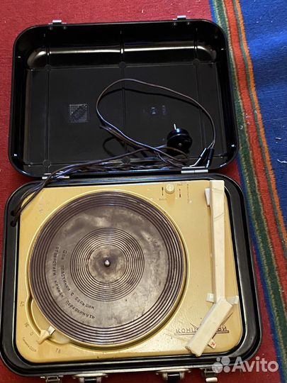 Виниловый проигрыватель СССР