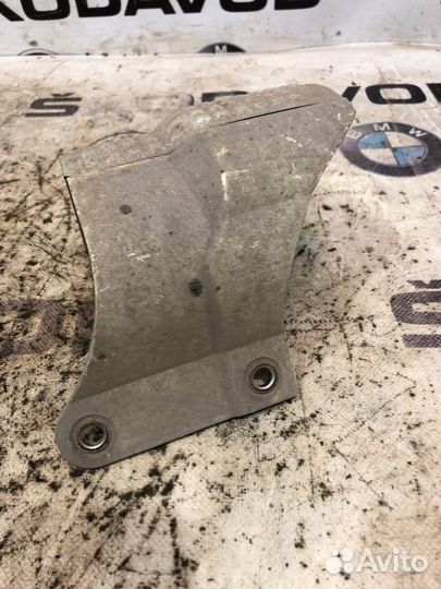 Тепловой экран привода Volkswagen Passat B7 1.8