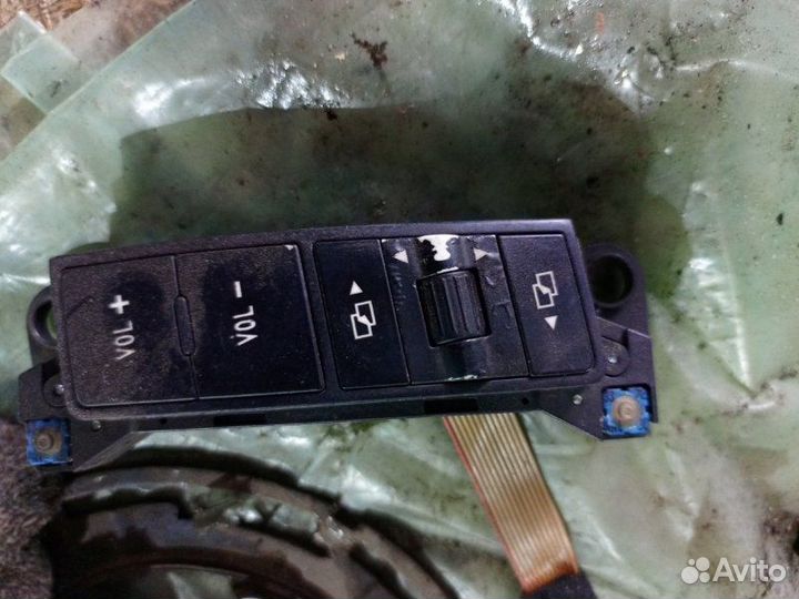 Кнопка управления магнитолой на руль Volkswagen