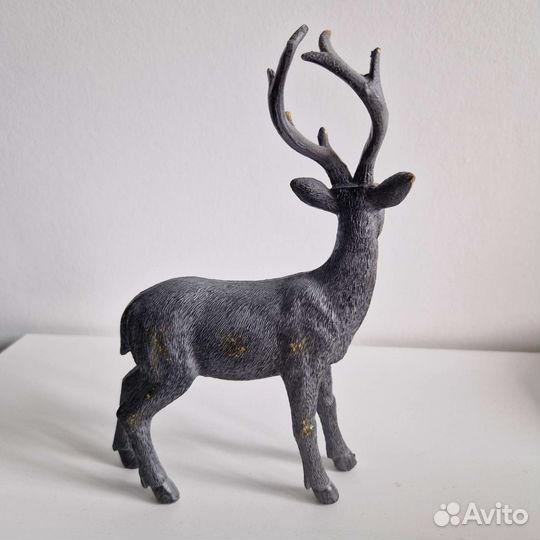 Фигурка олень с позолотой декоративная