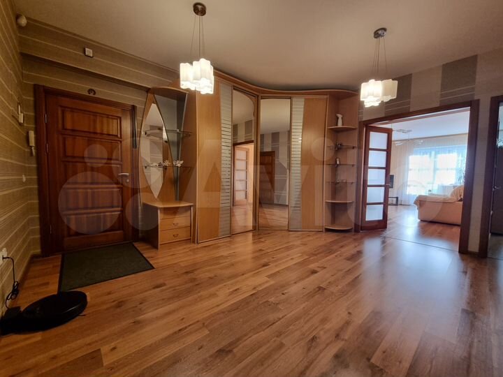 3-к. квартира, 107 м², 2/10 эт.