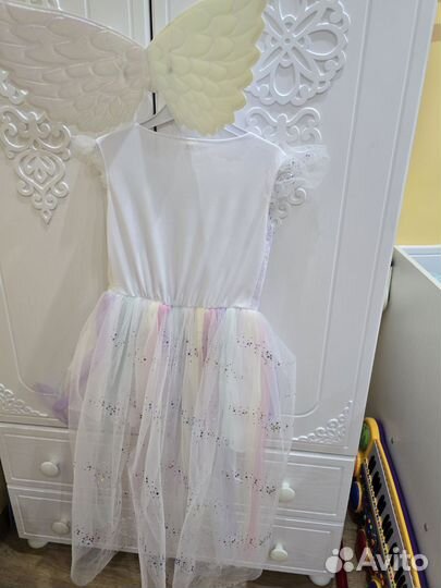 Платье праздничное +крылья для девочки 110