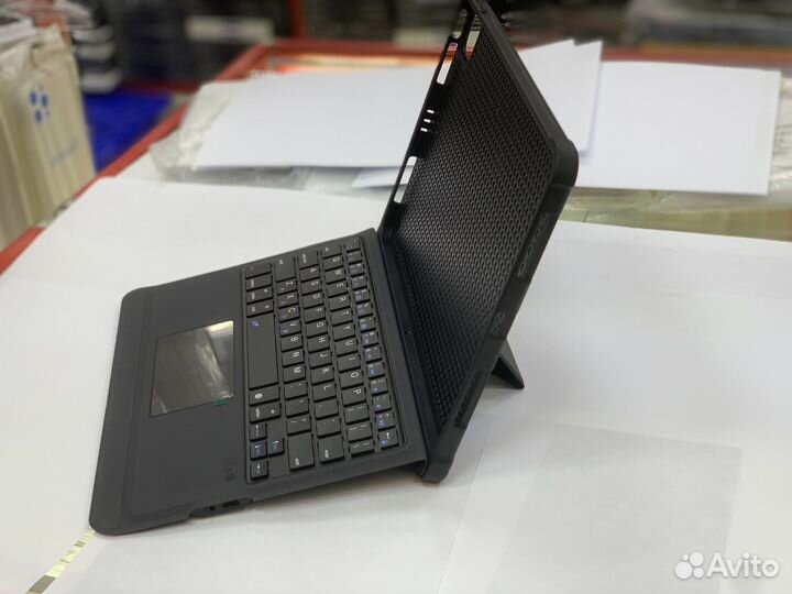 Чехол с клавиатурой iPad