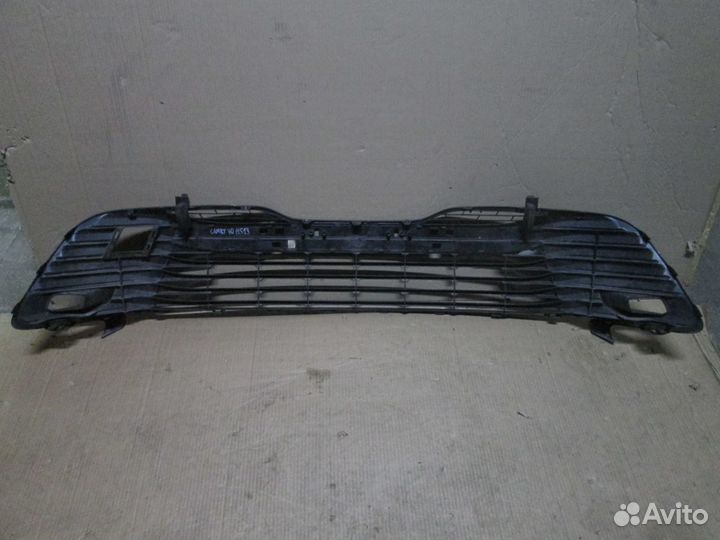 Решетка в бампер Toyota Camry V70 Тойота Камри