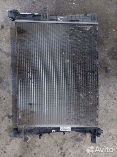 Радиатор охлаждения Renault Logan Sandero