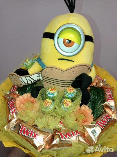 Букет с мягкими игрушками и конфетами