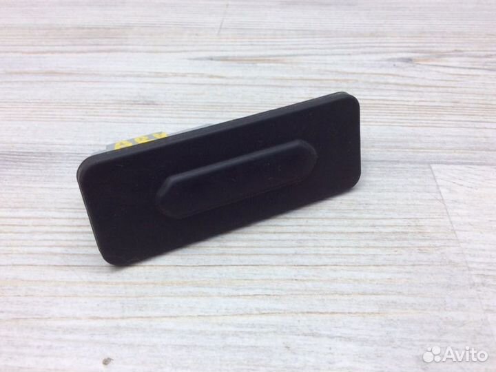 Кнопка открывания багажника Renault Arkana пробег