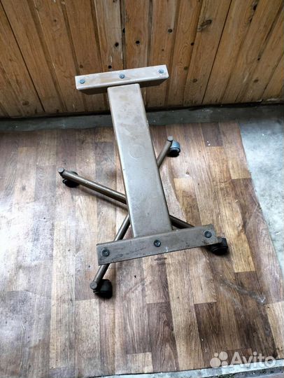 Подставка на колесиках для техники, мебели