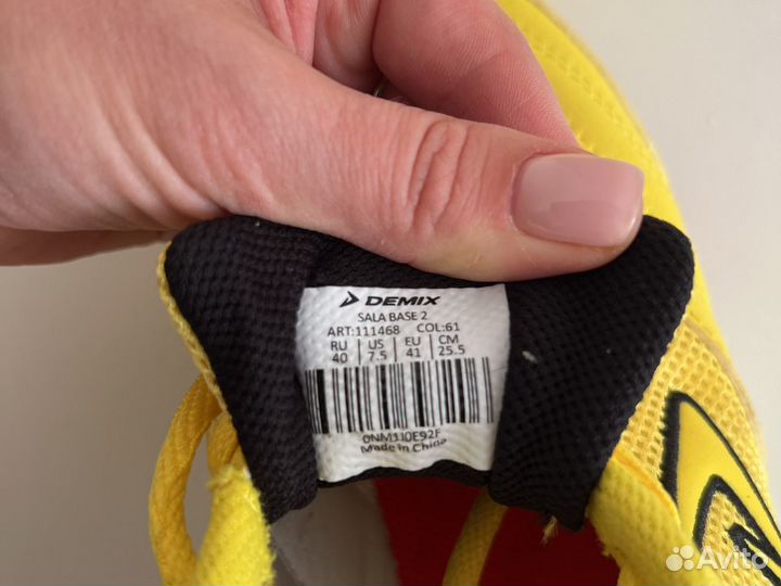Кроссовки demix 40 футбольные для зала