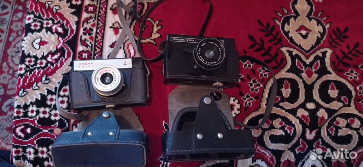 Два плёночных фотоаппарата