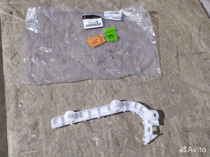 Кронштейн переднего бампера Mitsubishi Outlander