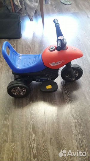 Детский квадроцикл на аккумуляторе