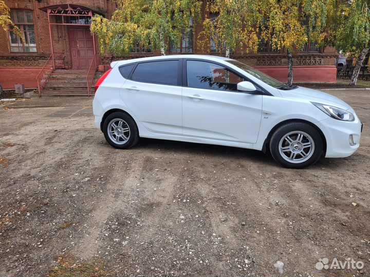 Hyundai Solaris 1.6 AT, 2011, 121 000 км