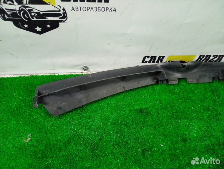Дефлектор радиатора Volkswagen Passat B6 3C0121329