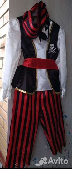 Новогодний костюм пират