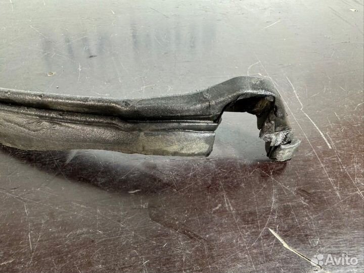 Уплотнитель крыла передний правый Bmw 320D F30