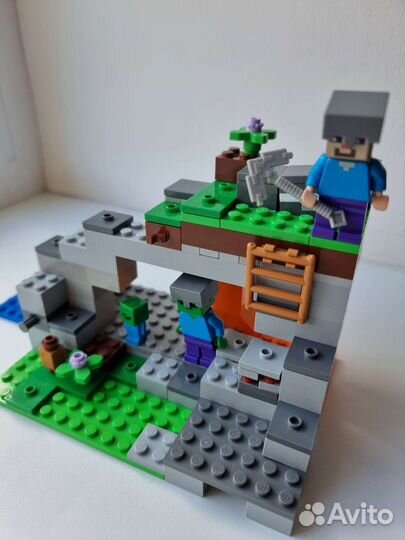 Конструктор lego Minecraft 21141 Пещера зомби