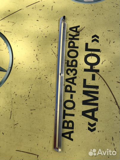 Mercedes W253 X253 молдинг стекла двери L зад