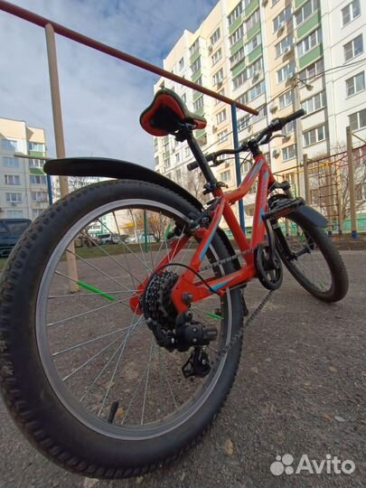 Велик 20' дюймов