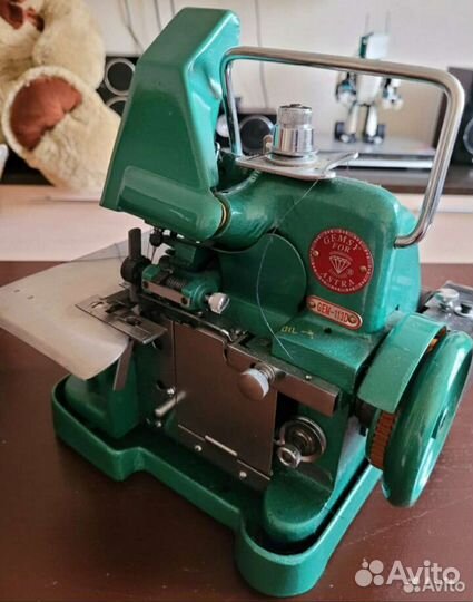 Швейная машинка оверлок