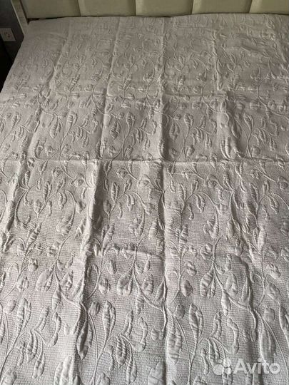 Покрывало на кровать новое