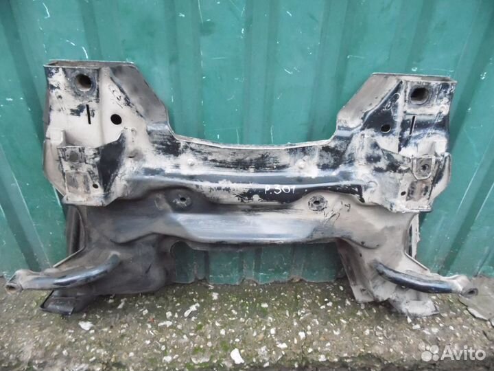 Подрамник двигателя Пежо 301