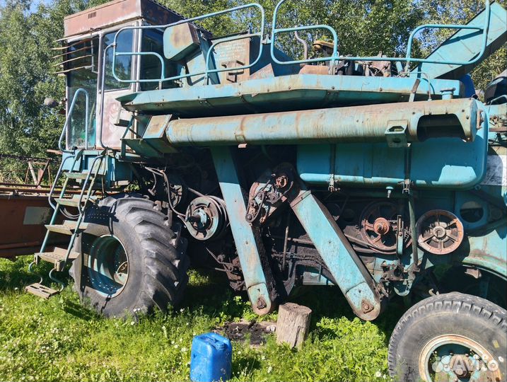 Зерновой комбайн Енисей