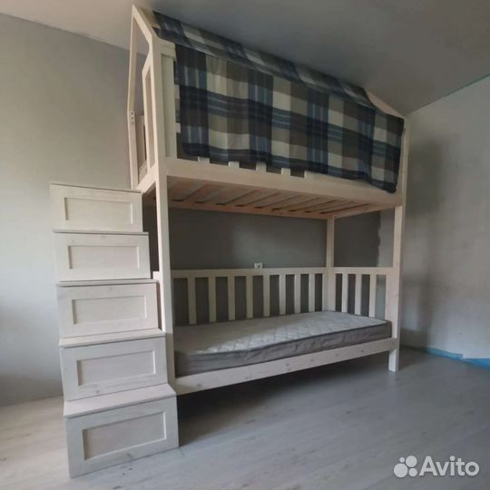 Детская двухярусная кровать домик