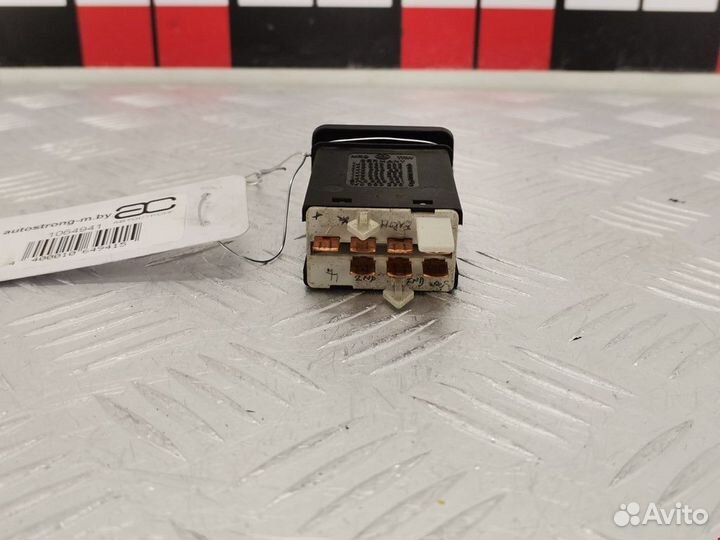 Кнопка аварийной сигнализации Volkswagen Bora 1999