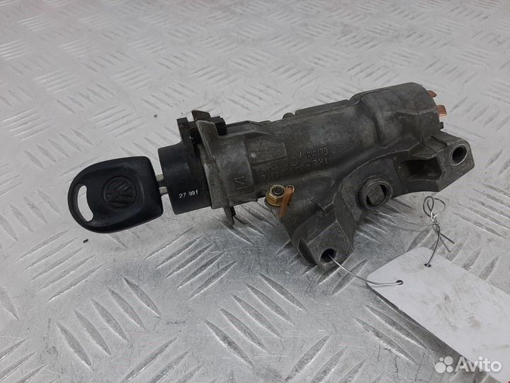 Замок зажигания Volkswagen Golf 3 2000 4B0905851B