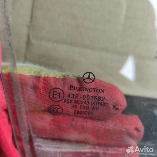 Mercedes W204 Стекло задней правой двери