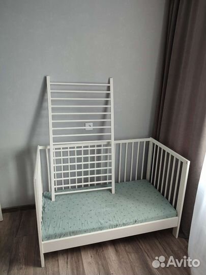 Продам кроватку Икея с матрасом