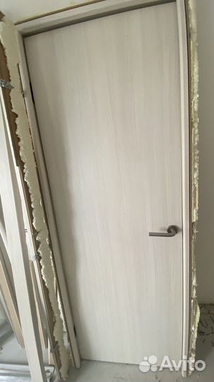 Дверь от застройщика пик